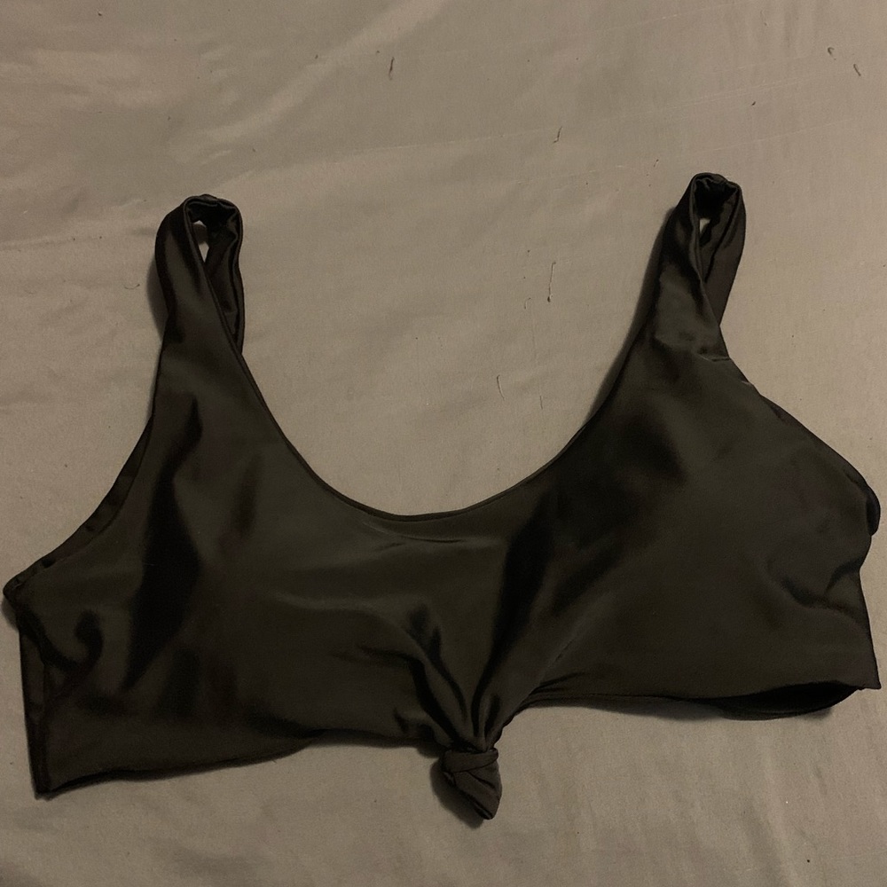 Front knot bikini top